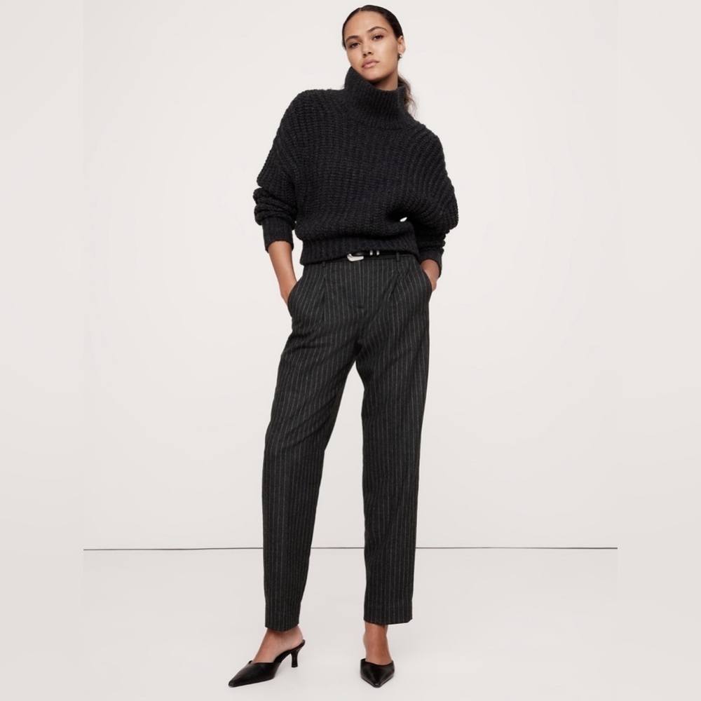NEW! Banana Republic Gray Stripe High-Rise Pleated Flannel Pant - Multiple 📻2️⃣